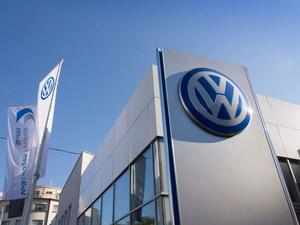 Volkswagen ups margin target again on record earnings