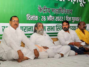 Ranchi: Jharkhand Mukti Morcha (JMM) Chief Shibu Soren and other JMM leaders par...