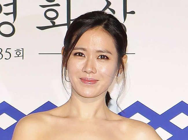 The​ ​rumours started doing the rounds after Son Ye-jin​ was seen flaunting a baby bump in the photos.​