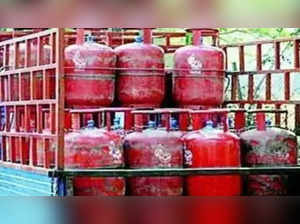 Domestic LPG cylinder price crosses Rs 1,000 mark