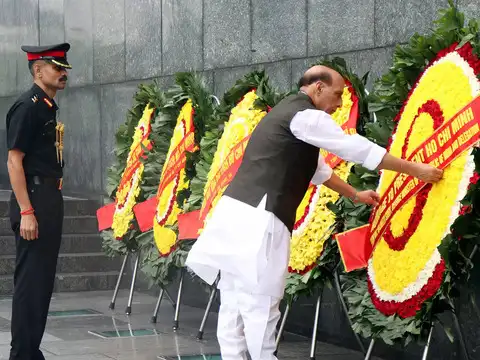 ​Visit to mausoleum