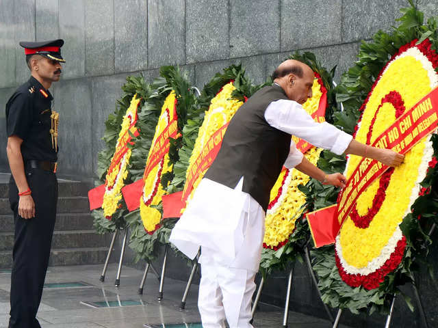 ​Visit to mausoleum