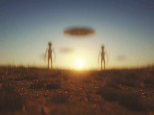 ufo-aliens_iStock