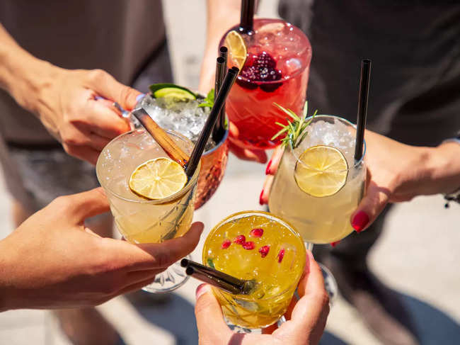 cocktails-summer-gin-drinks_iStock
