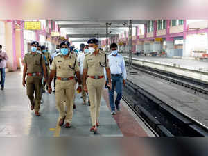 Tamil Nadu: MRTS clerk says armed gang robbed Rs 1.3 lakh, cops smell a rat