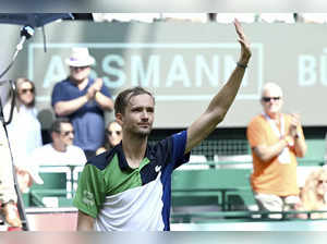 Top-ranked Medvedev to play Hurkacz in Halle final