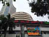 Sensex loses 400 points, Nifty below 15,550; Hindalco sheds 4%