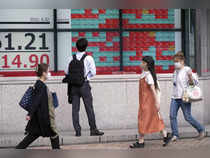 Japan's Nikkei falls on recession worries; U.S. stock futures drag