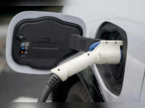 Automakers ask Congress to lift electric vehicle tax cap
