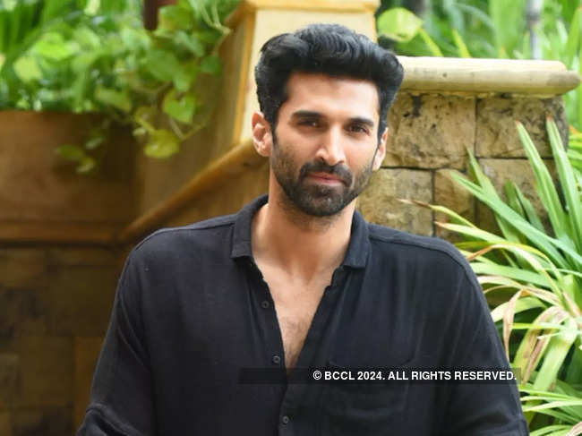 Gorgeous Adi as Noor I just loved him as the talented intense tortured  and romantic artist in Fitoor aditya  Bollywood actors Vintage  bollywood Roy kapoor
