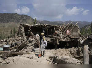 Taliban and US officials to meet amid quake relief efforts