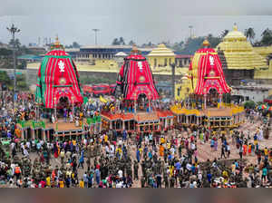 Puri: Chariots of of Lord Jagannath, Lord Balabhadra and goddess Subhadra reach ...
