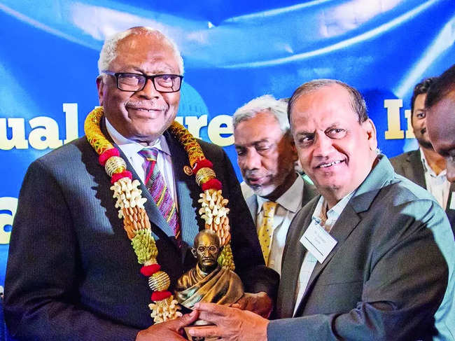 James E Clyburn (left) being felicitated by Sudhakar Gande