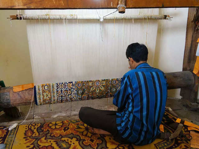 ​Hand-knotted silk carpets from Kashmir