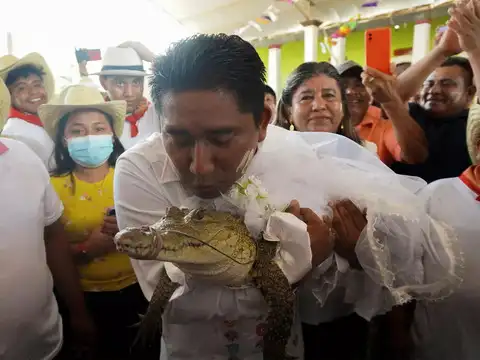 ​When he kissed the bride