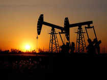 Oil prices extend drop as recession fears cloud global demand outlook