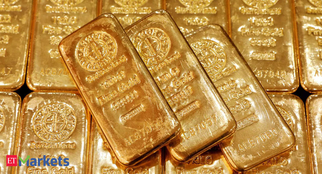 Gold prices inch higher as dollar advance pauses