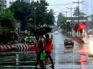 Weather Dept issues yellow alert for Mumbai, Thane as heavy rains lash