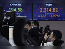 Asian stocks track Wall Street gains ahead of U.S. payroll data