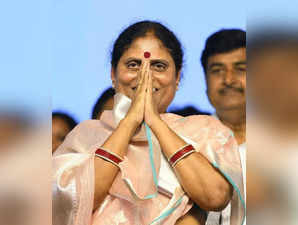 Jahan's mother Vijayamma quits YSR Congress.
