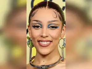 quinn: Doja Cat asks Stranger Things’s star Noah Schnapp to know if
