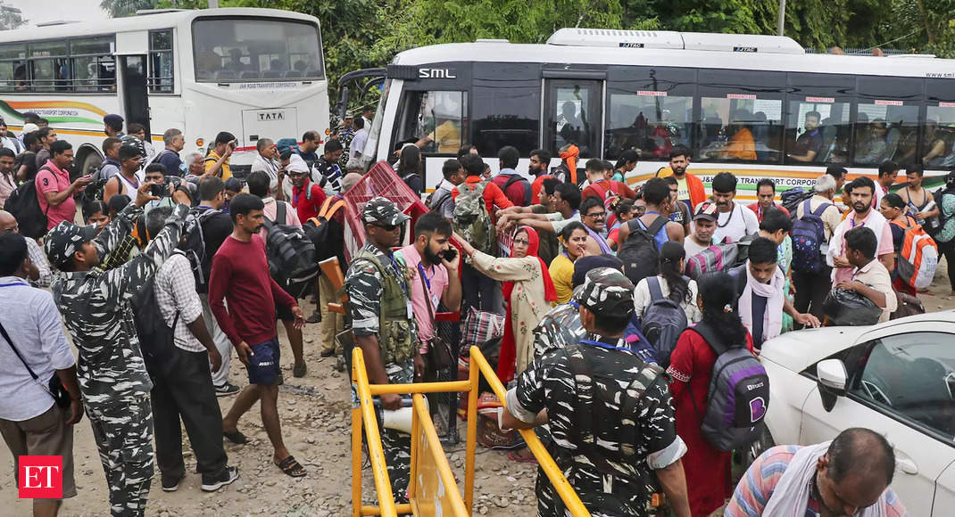 yatra: Amarnath Yatra resumes; 4,026 pilgrims leave Jammu for base camps