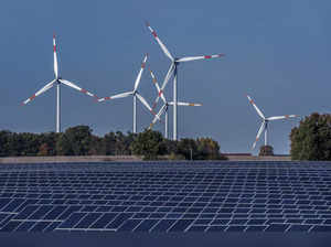 German lawmakers back plan to expand renewable energy