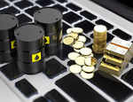Commodities corner: Crude continues to hold around USD 100/bbl, gold recovers from lows