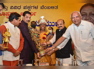 Bengaluru: NDA's presidential candidate Droupadi Murmu being felicitated by Unio...