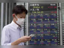 Japanese stocks gain as BOJ retains easy policy stance