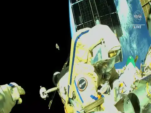 ​7-hr spacewalk