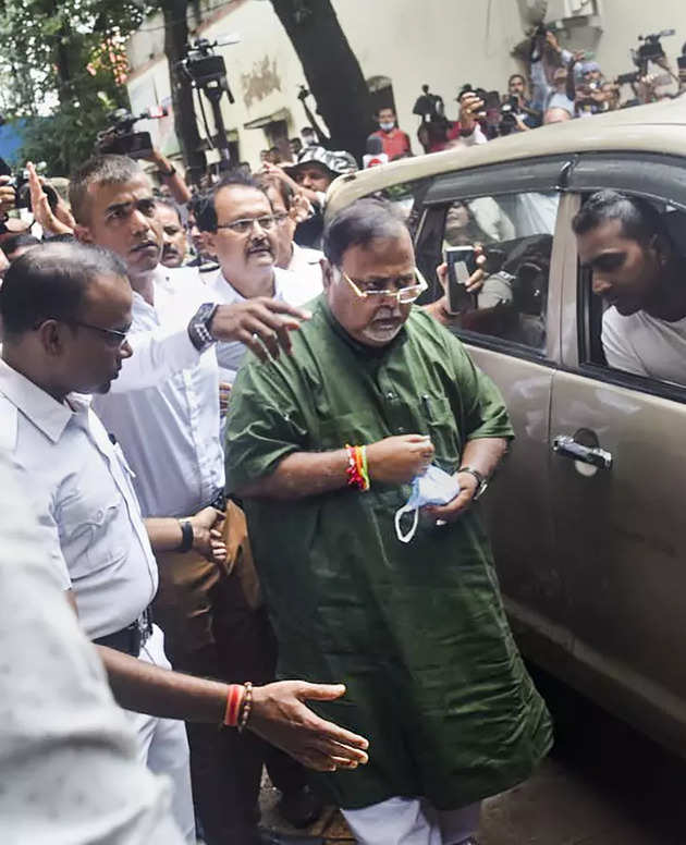 India Live Updates: Cal HC directs ED to take Bengal minister Partha Chatterjee to AIIMS Bhubaneswar by air ambulance on Monday morning