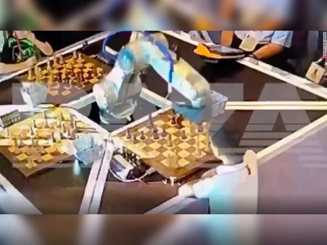 Chess-playing robot breaks opponent boy's finger at Moscow Open.