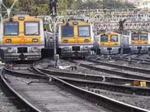 Rail fracture on Harbour Line in Mumbai; local train services disrupted for 2nd day