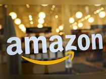 Amazon, Apple beat expectations in gloomy earnings season
