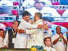 Siddaramaiah and Shivakumar hug, Twitter points out who prompted it