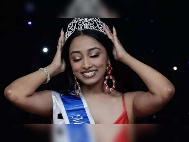 Aarya Walvekar wins Miss India USA 2022