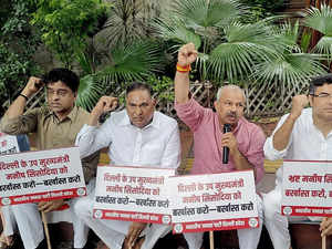 BJP leaders protest against Kejri ANI