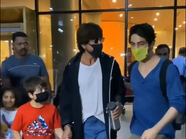 ​Aryan Khan comes to SRK's rescue.