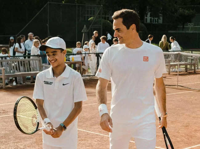 Roger Federer with fan
