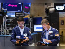 S&P 500, Nasdaq close up 4th straight week as optimism grows