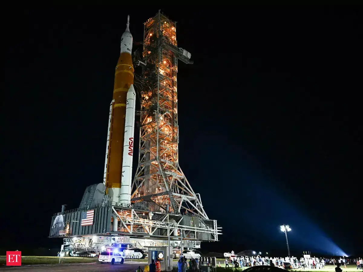 NASA to roll out giant US moon rocket for debut launch - Giant US moon ...