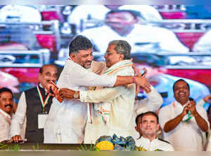 Davangere: KPCC President D. K. Shivakumar with former Karnataka CM and Congress...