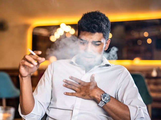 smoking-cough-lungs_iStock