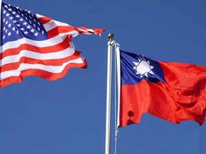 US, Taiwan flags.