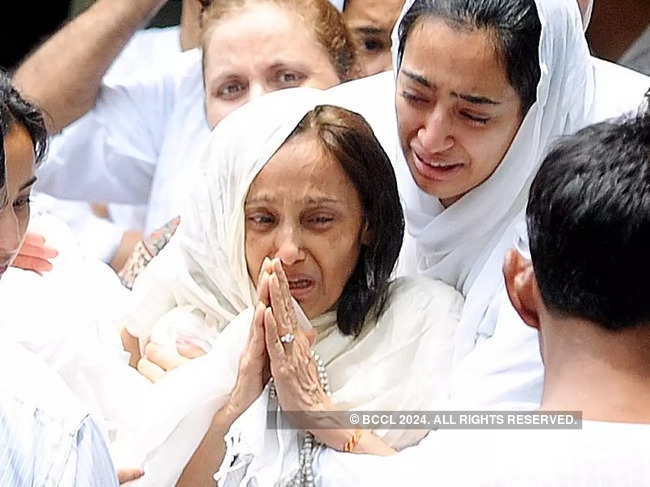 ?File photo of June 5, 2013:? Jiah Khan's ?mother and Rabia Khan grieving the death of her daughter during her ?funeral at her residence Sagar Sangeet in Juhu, Mumbai.
