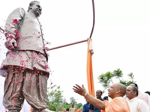 ​Yogi hails late Kalyan Singh
