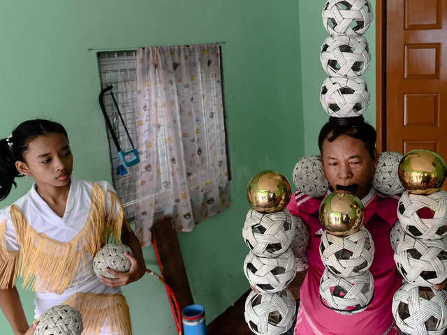 ​Myanmar juggling tradition