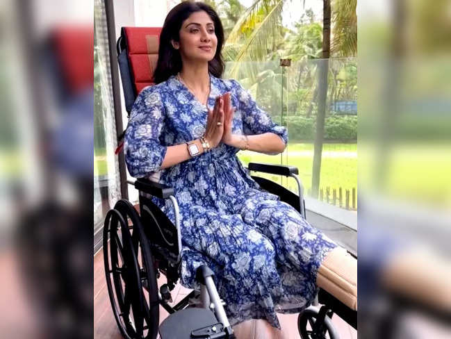 Shilpa Shetty's dedication to Yoga is impressive, even with a broken leg