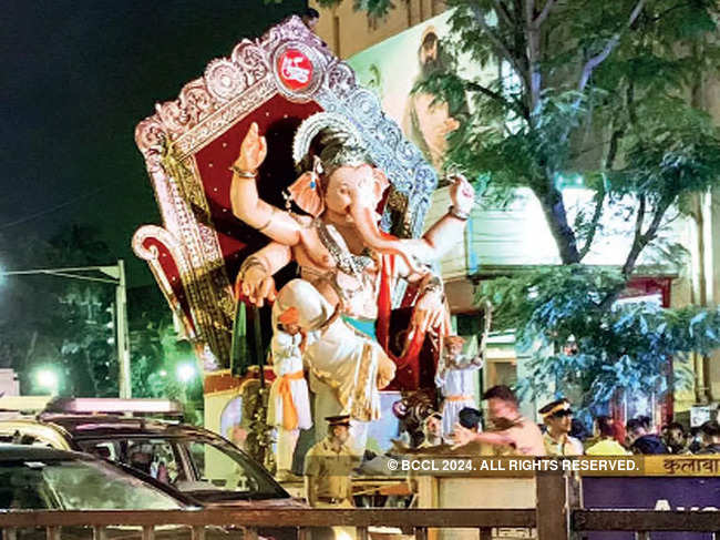 MAKE WAY: Ganesha idol is ushered amidst fanfare, rains and traffic in South Mumbai’s iconic Regal Cinema circle